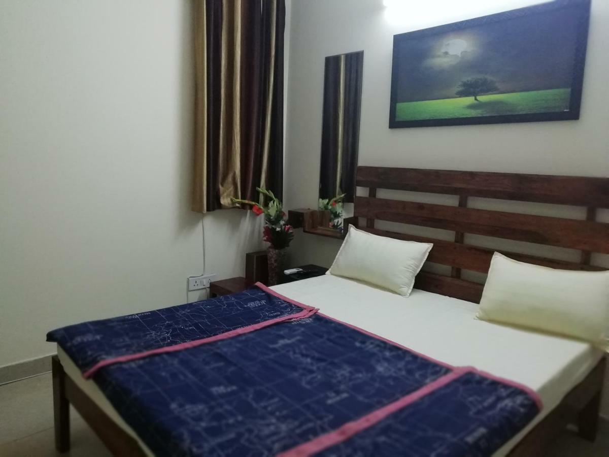 The Raveesh E24 - 2Bhk Serviced Apartment New Delhi Exterior photo